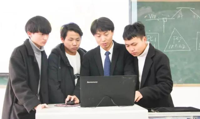 k8凯发，已经趋于饱和的专业看似前景风光无限实则就业率“亮红灯”